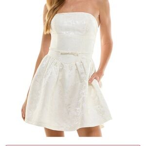 Charming Ivory Floral women’s prom/homecoming/formal Dress from Macys